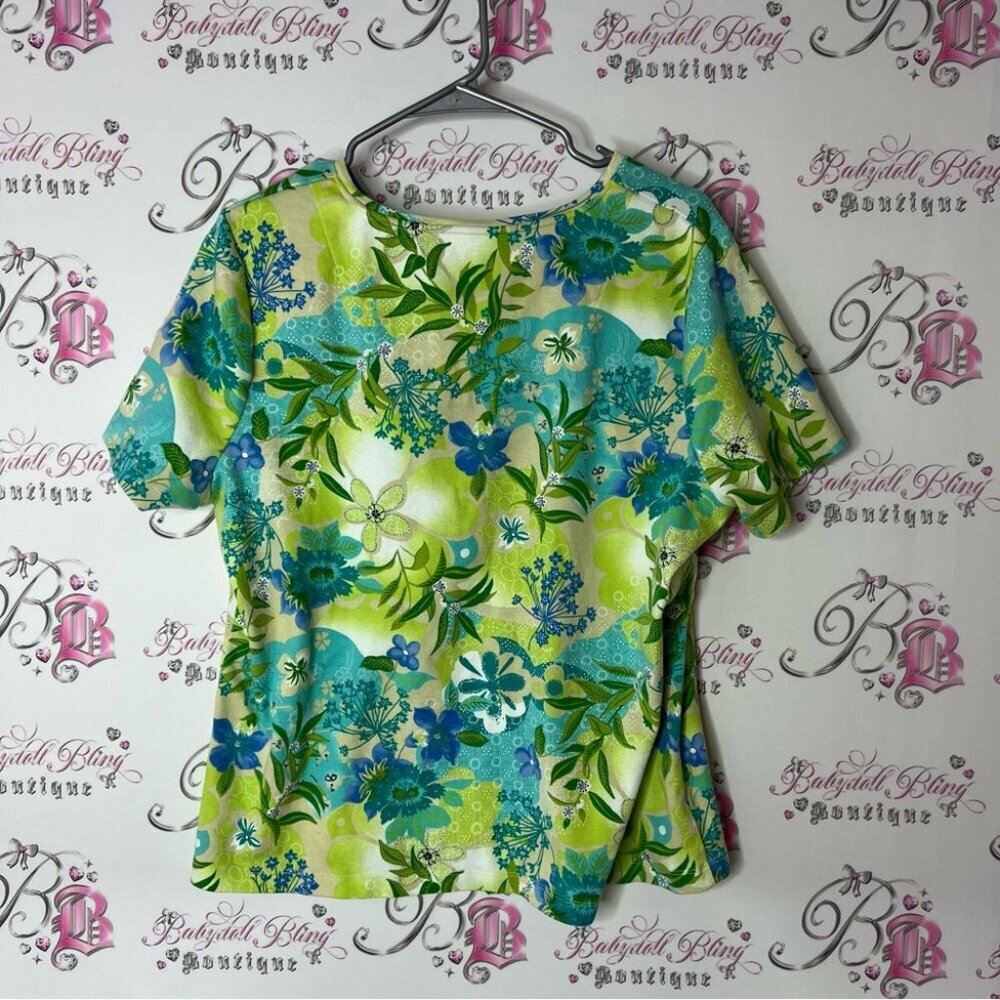 White Stag tee shirt floral flowers mocked Green and Blue Graphic T-Shirt - Picture 2 of 8